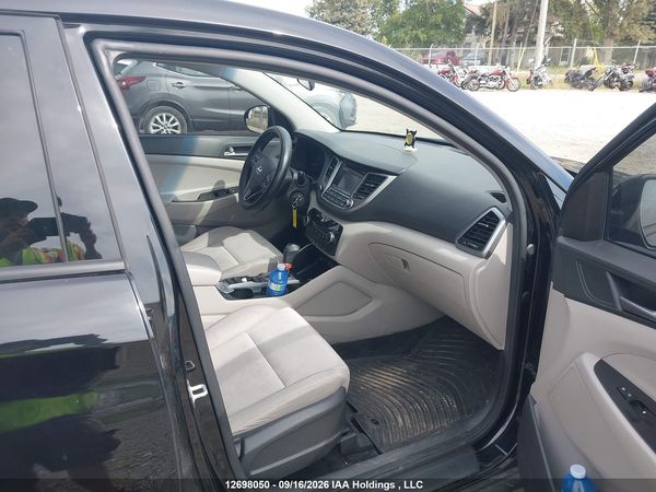 2016 HYUNDAI TUCSON SE — I5