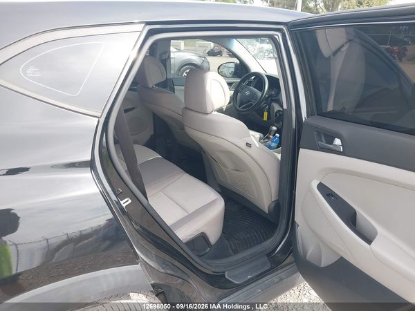 2016 HYUNDAI TUCSON SE — I8