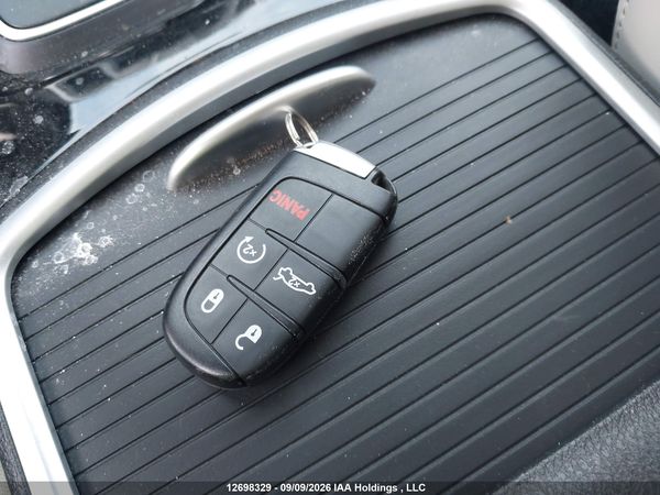 2023 CHRYSLER 300 TOURING-L AWD — I11