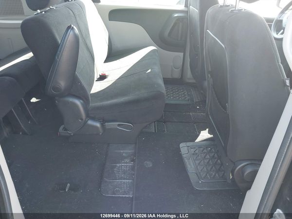 2013 DODGE GRAND CARAVAN SE/SXT — I8