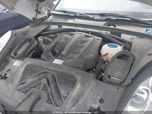 2016 PORSCHE MACAN S — I10