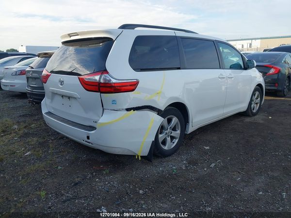 2017 TOYOTA SIENNA — I4
