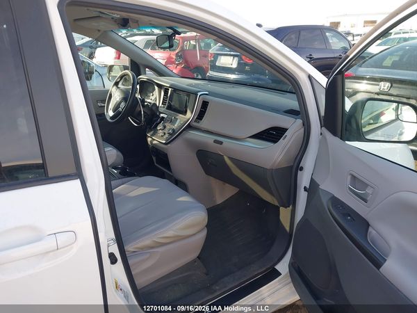 2017 TOYOTA SIENNA LE Mobility/LE — I5
