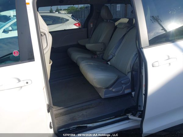 2017 TOYOTA SIENNA LE Mobility/LE — I8