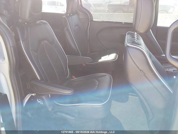 2026 CHRYSLER PACIFICA LIMITED — I8