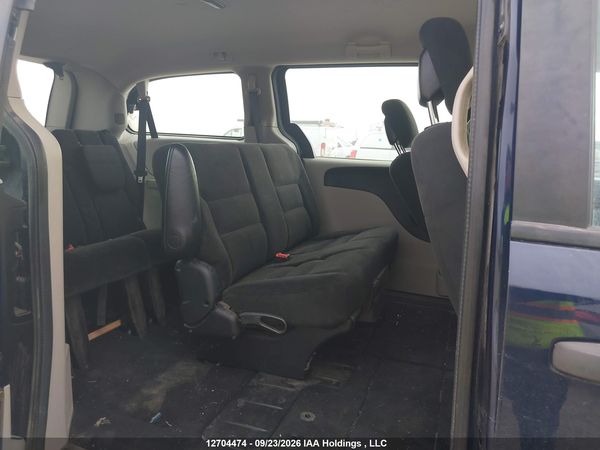 2016 DODGE GRAND CARAVAN SE — I8