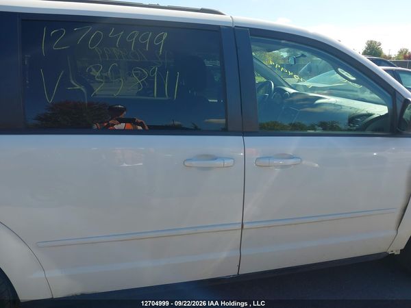 2016 DODGE GRAND CARAVAN SE/SXT — I13
