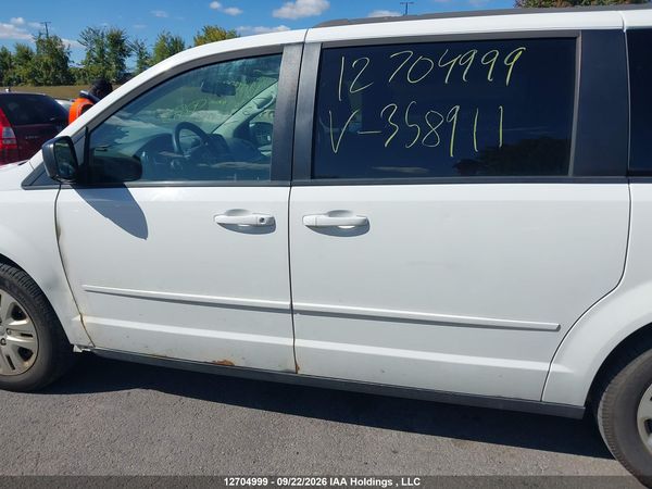 2016 DODGE GRAND CARAVAN SE/SXT — I14