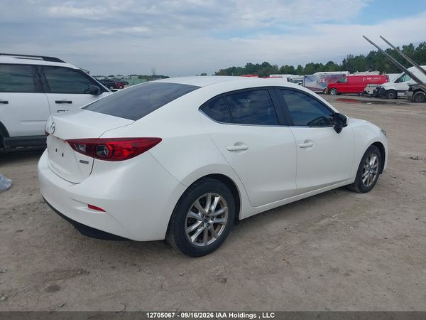 2018 MAZDA MAZDA3 Touring — I4