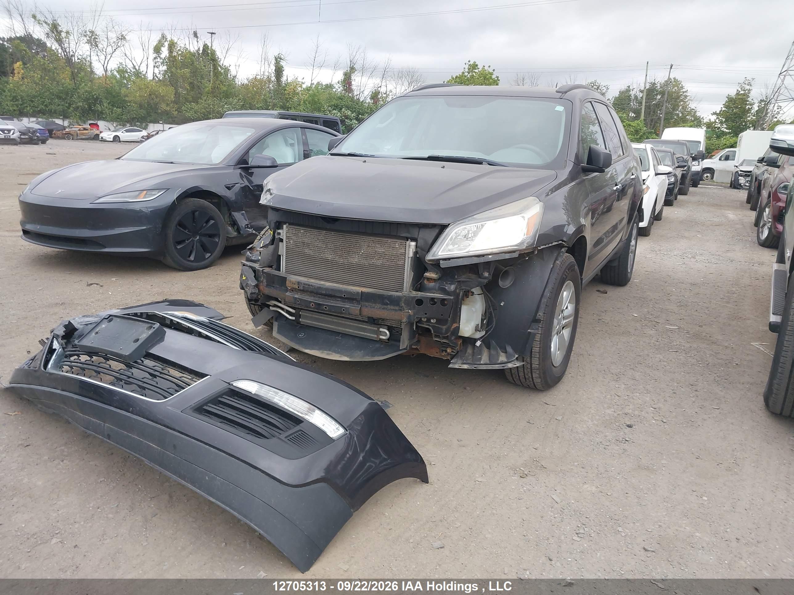 2015 CHEVROLET TRAVERSE LS — I2