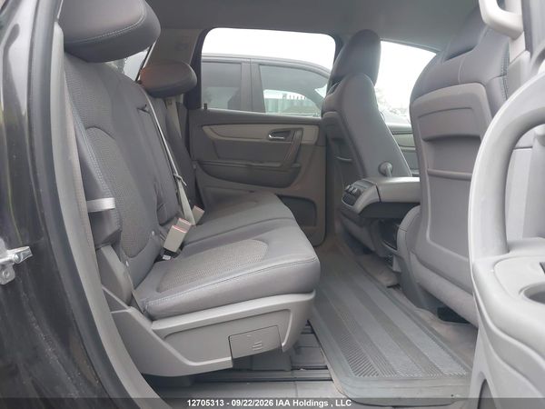 2015 CHEVROLET TRAVERSE LS — I8