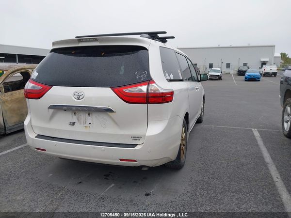 2017 TOYOTA SIENNA — I4