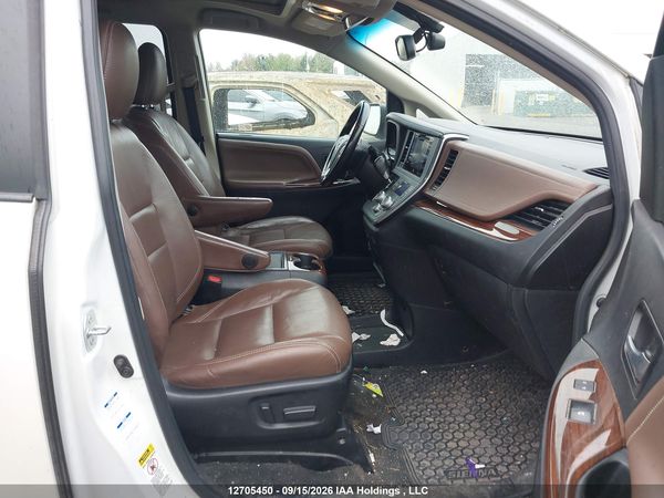 2017 TOYOTA SIENNA — I5