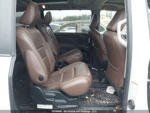 2017 TOYOTA SIENNA — I8