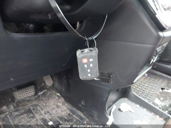 2017 TOYOTA SIENNA — I10