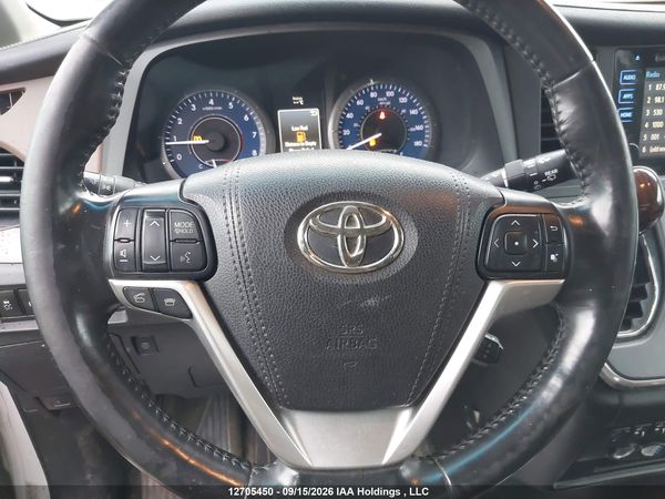 2017 TOYOTA SIENNA — I18