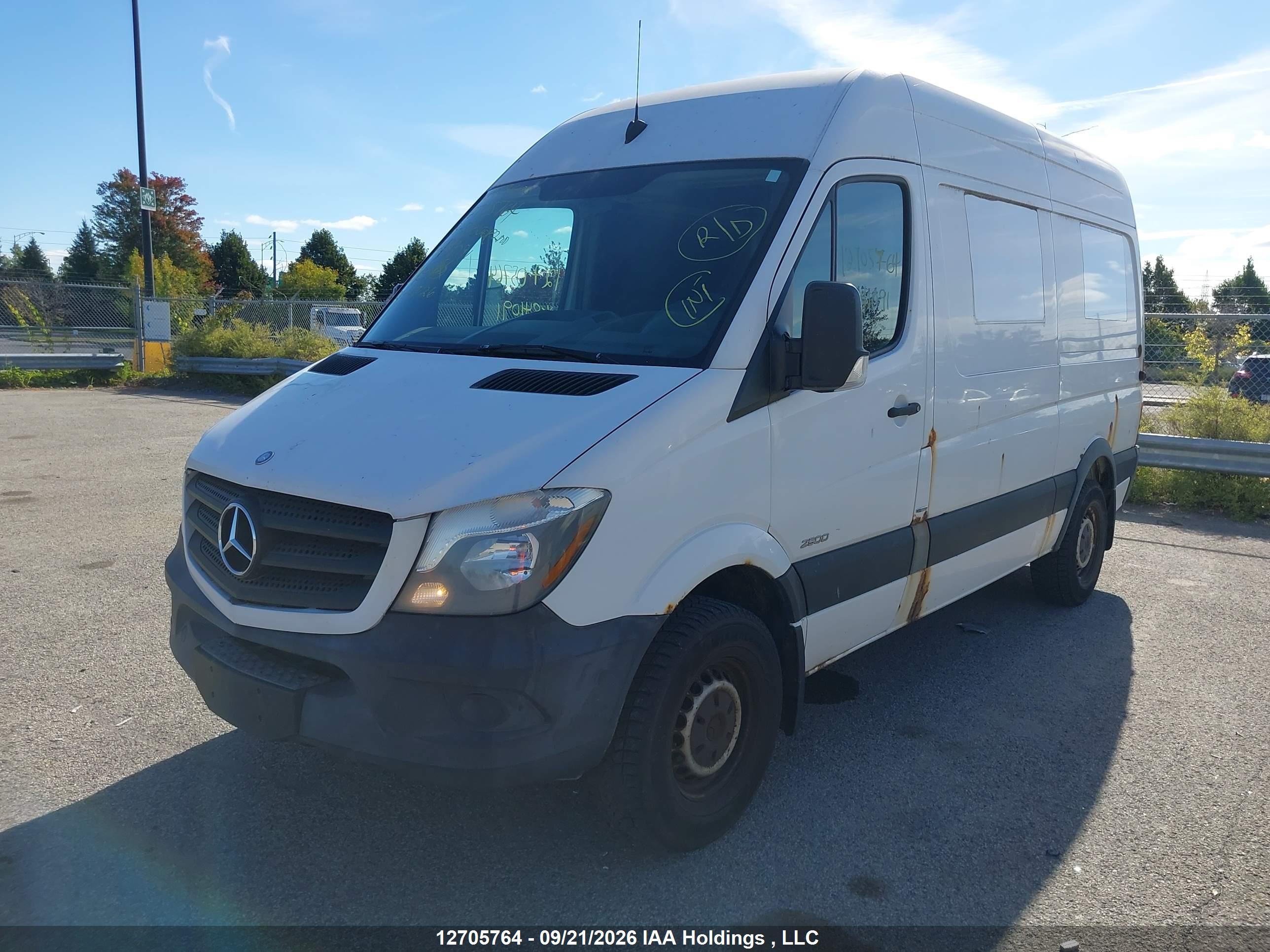 2014 MERCEDES-BENZ SPRINTER 2500 STANDARD ROOF V6 — I2