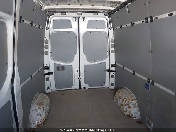 2014 MERCEDES-BENZ SPRINTER 2500 STANDARD ROOF V6 — I8