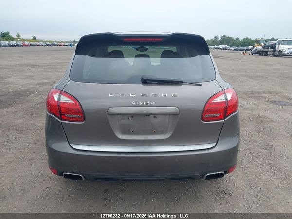 2012 PORSCHE CAYENNE — I16