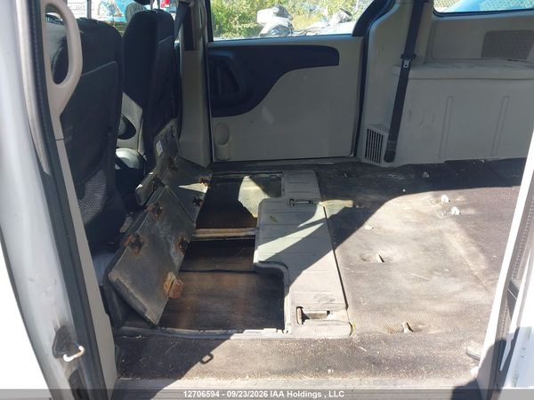 2014 DODGE GRAND CARAVAN SE — I8