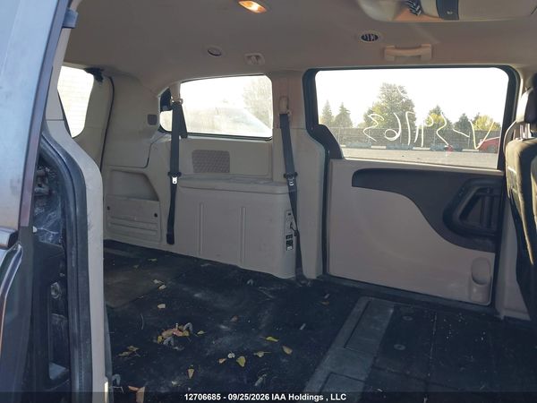2016 DODGE GRAND CARAVAN SE — I8