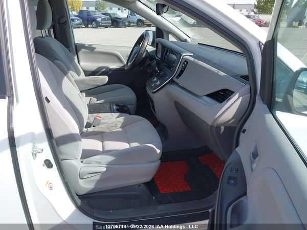 2019 TOYOTA SIENNA LE — I5