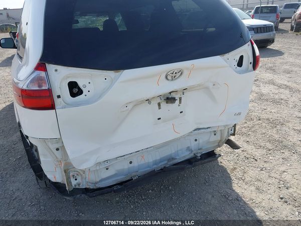 2019 TOYOTA SIENNA LE — I6