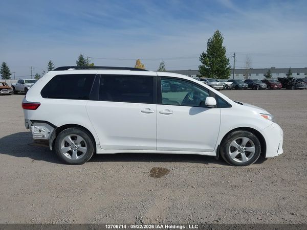 2019 TOYOTA SIENNA LE — I14