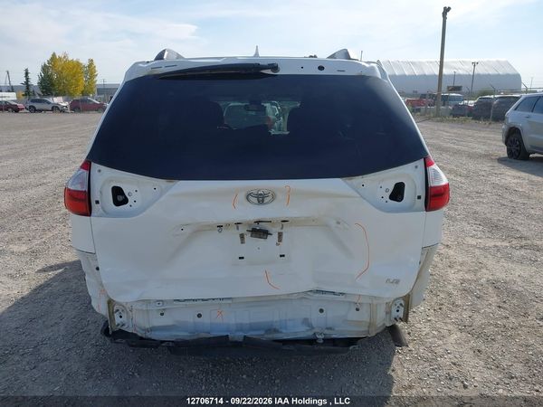 2019 TOYOTA SIENNA LE — I17