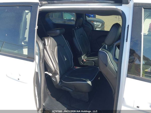 2026 CHRYSLER PACIFICA LIMITED — I8