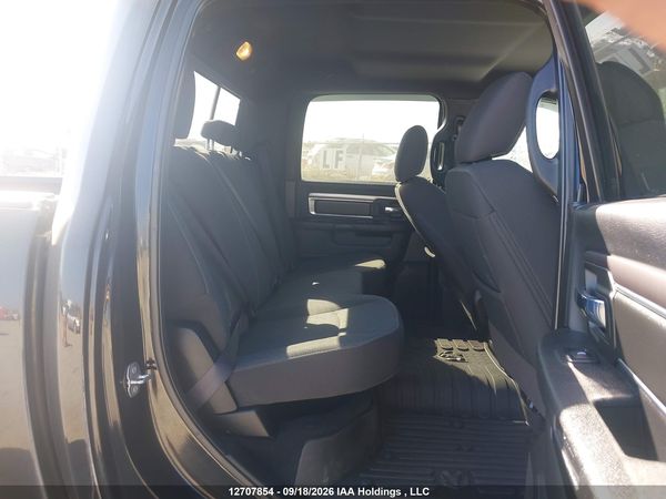 2022 RAM 1500 CLASSIC SLT — I8
