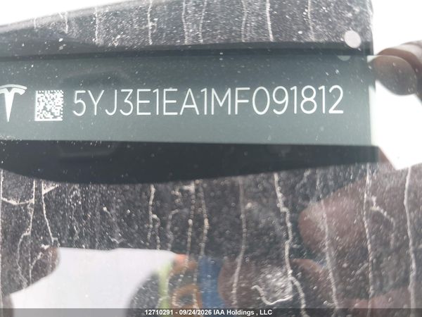 2021 TESLA MODEL 3 — I18