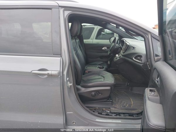 2023 CHRYSLER PACIFICA TOURING L — I5