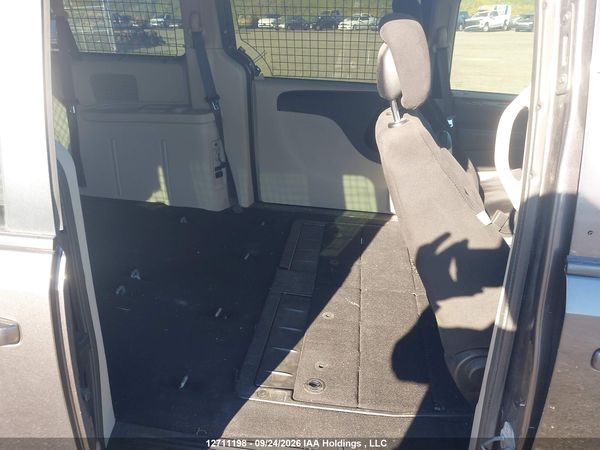 2015 DODGE GRAND CARAVAN SE — I8