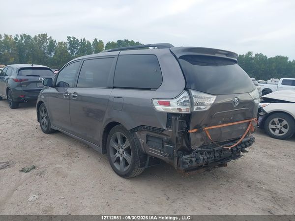 2016 TOYOTA SIENNA — I3
