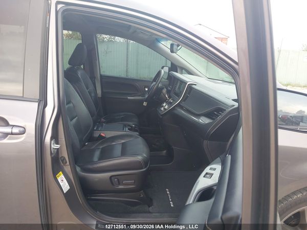 2016 TOYOTA SIENNA — I5