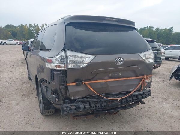 2016 TOYOTA SIENNA — I6