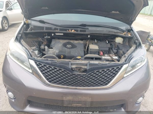 2016 TOYOTA SIENNA — I10