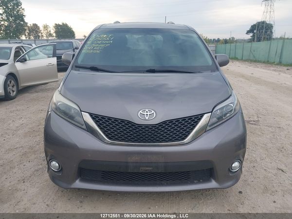 2016 TOYOTA SIENNA — I13