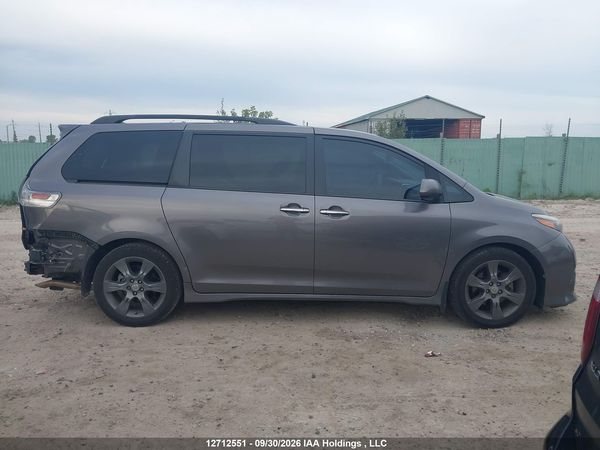 2016 TOYOTA SIENNA — I14