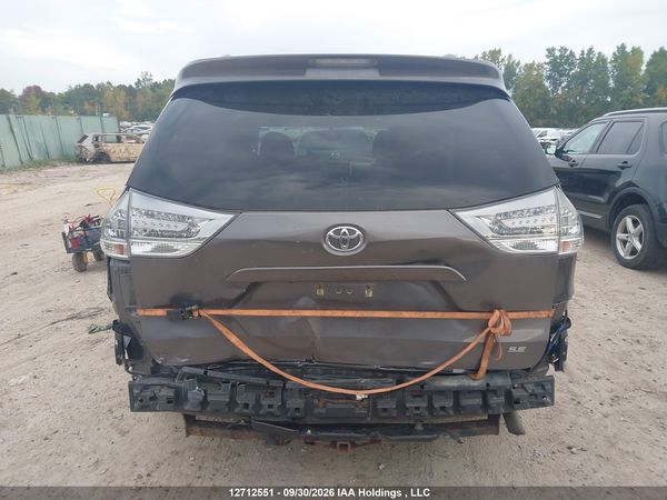 2016 TOYOTA SIENNA — I17