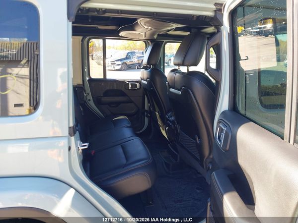 2024 JEEP WRANGLER 4-DOOR SAHARA — I8
