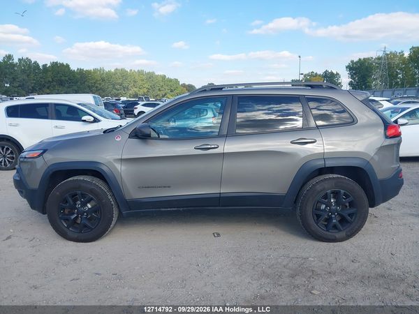 2016 JEEP CHEROKEE TRAILHAWK — I14