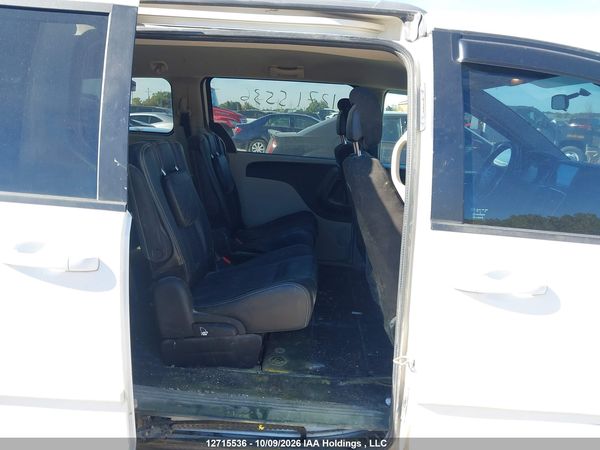 2013 DODGE GRAND CARAVAN SE/SXT — I8