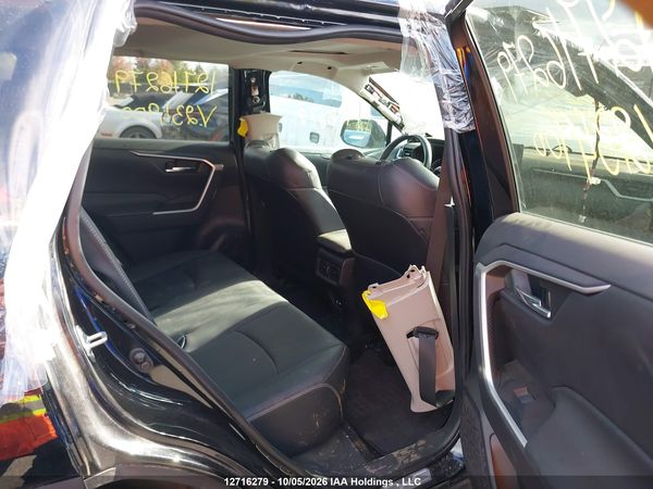 2021 TOYOTA RAV4 XLE — I8