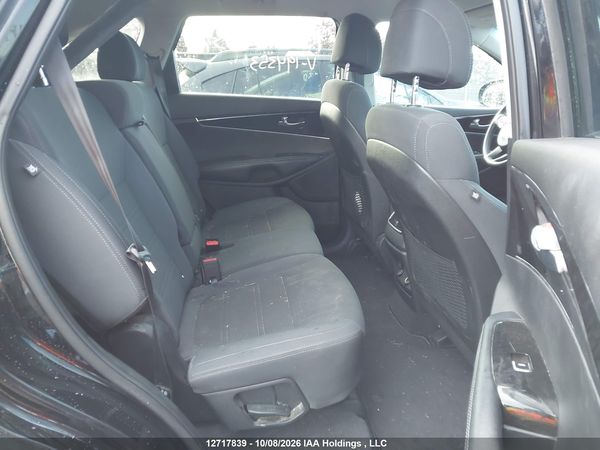 2017 KIA SORENTO 2.4L LX — I8