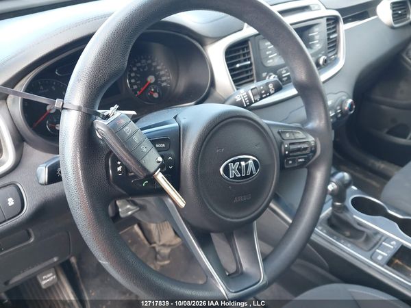 2017 KIA SORENTO 2.4L LX — I11
