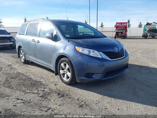 2014 TOYOTA SIENNA LE — I1