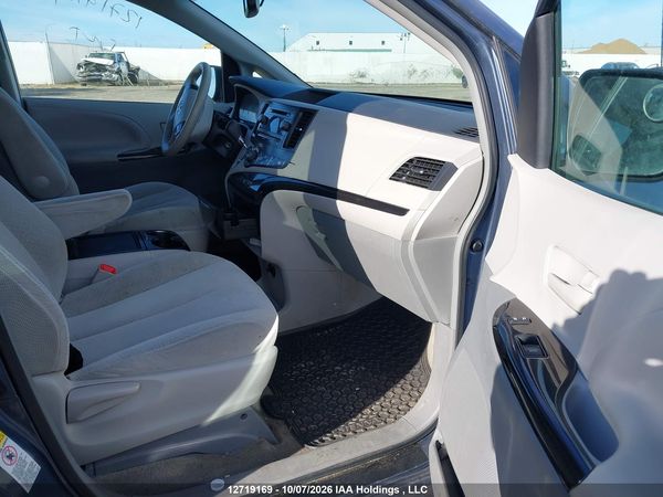 2014 TOYOTA SIENNA LE — I5