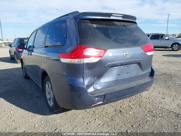 2014 TOYOTA SIENNA LE — I6